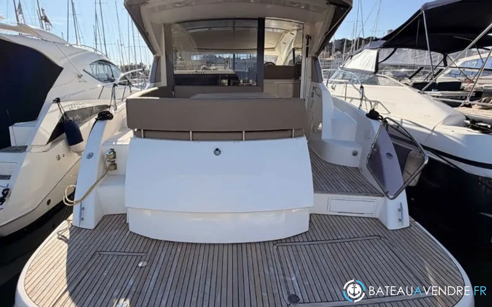 slider 1 Prestige Yachts 440 S