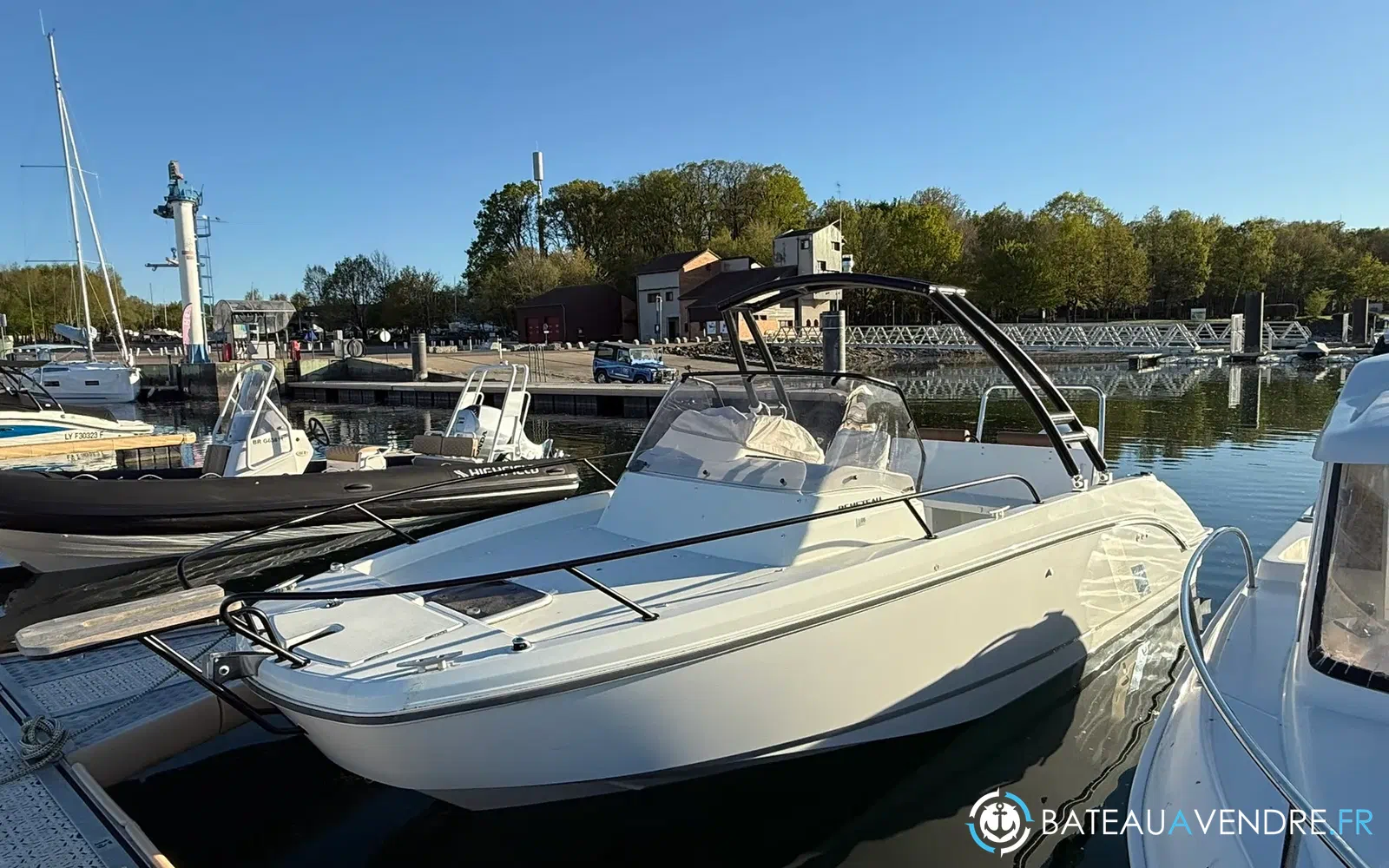 slider 1 Beneteau Flyer 7 SUNdeck
