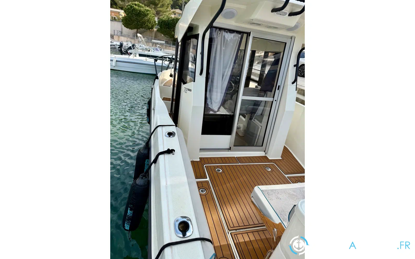 slider 7 Quicksilver Activ 705 Pilothouse