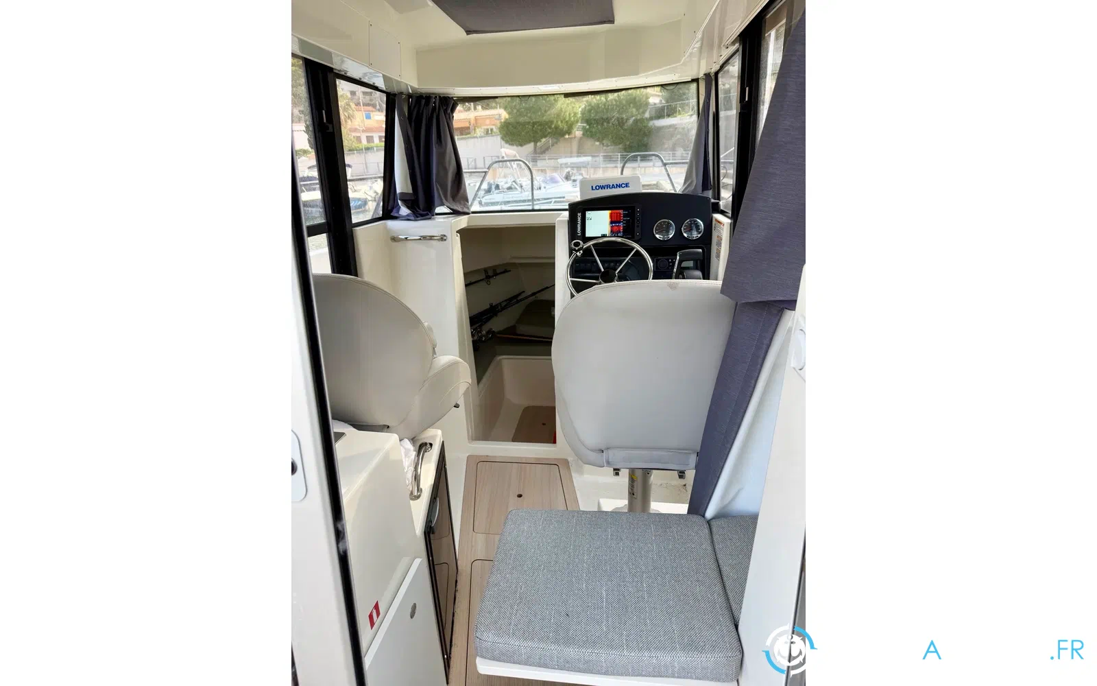 slider 11 Quicksilver Activ 705 Pilothouse