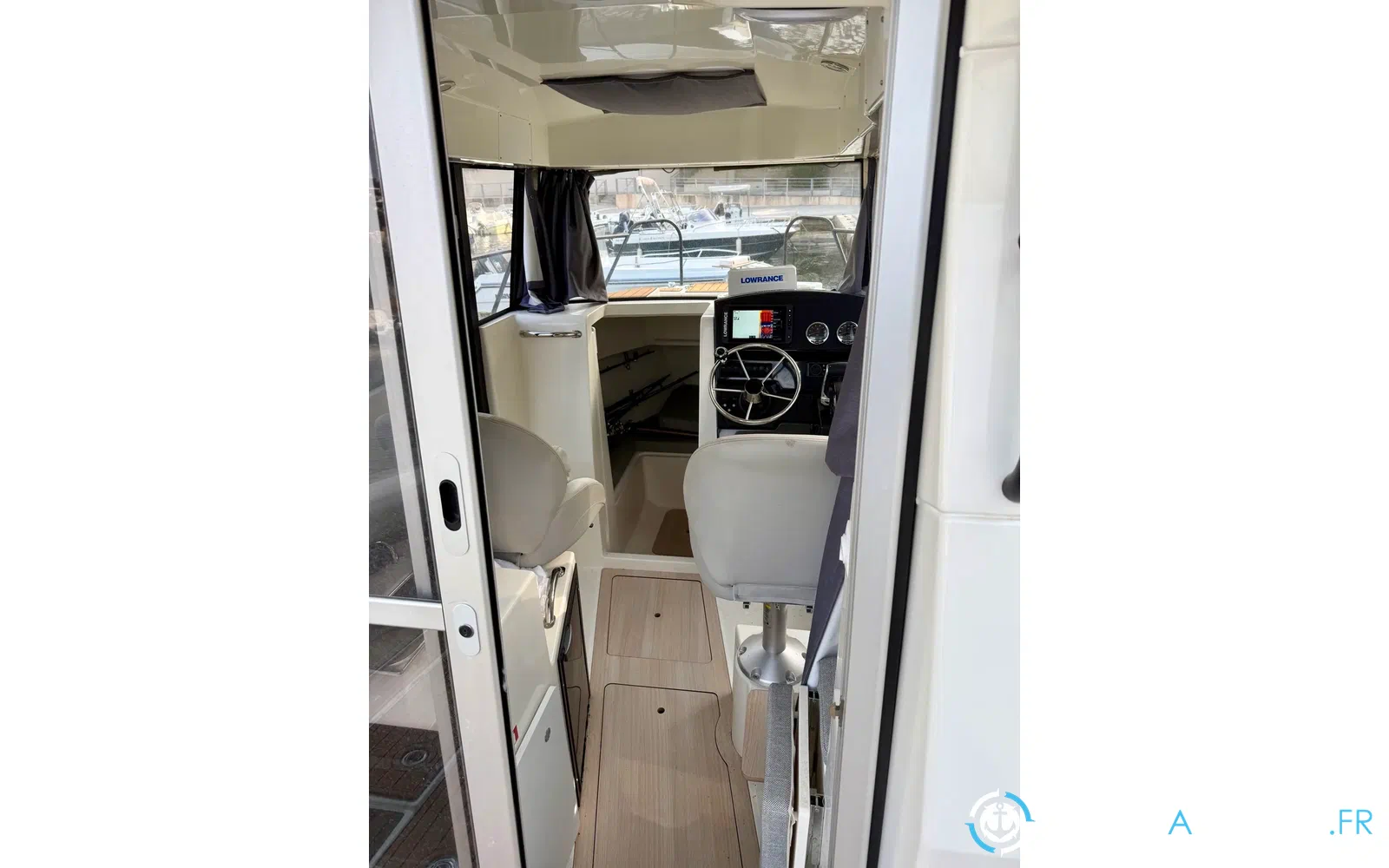 slider 12 Quicksilver Activ 705 Pilothouse