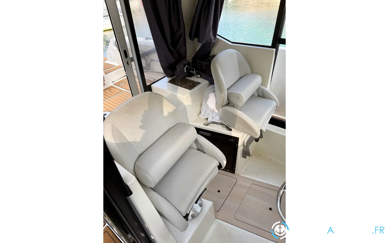 slider 13 Quicksilver Activ 705 Pilothouse