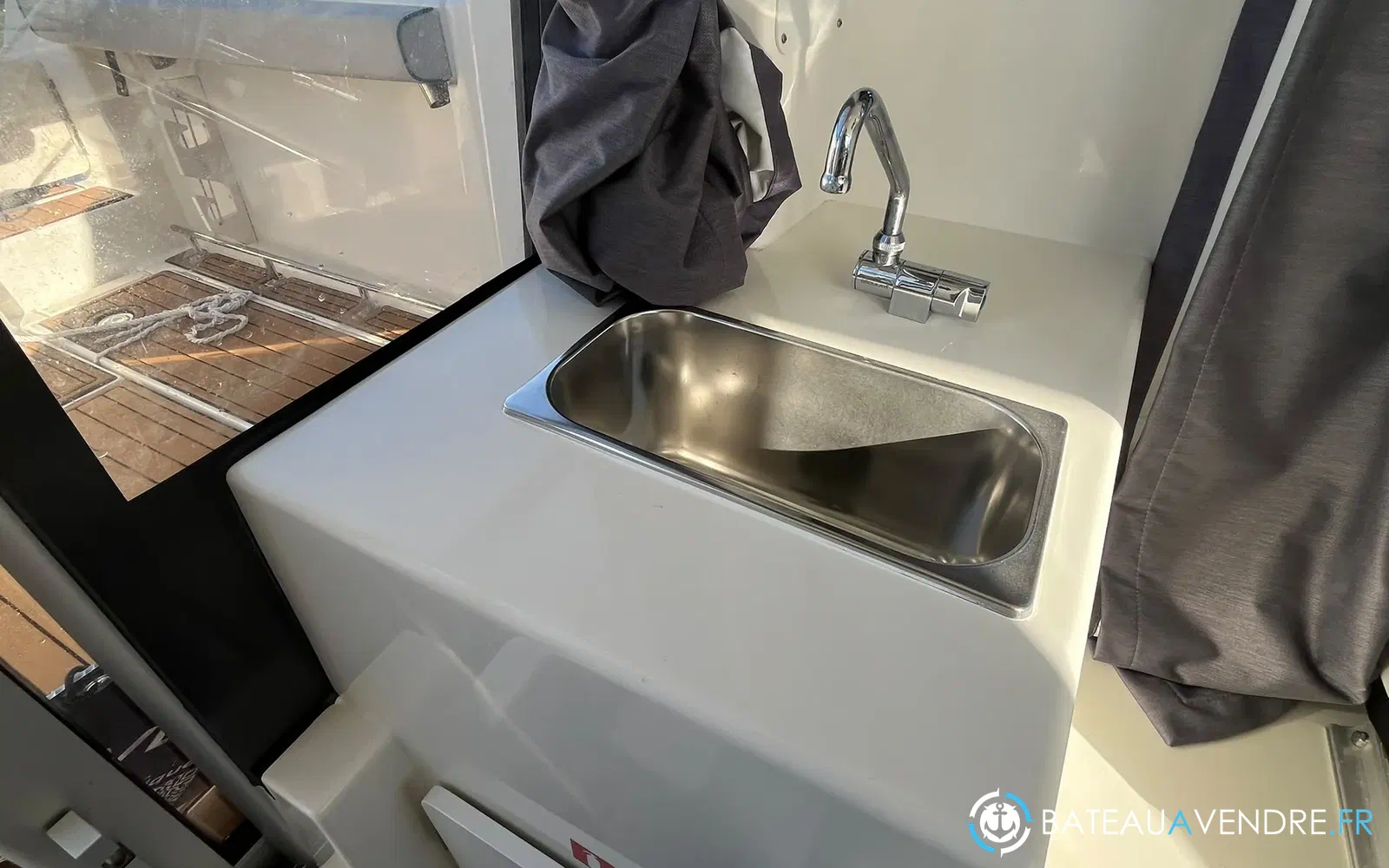 slider 32 Quicksilver Activ 705 Pilothouse