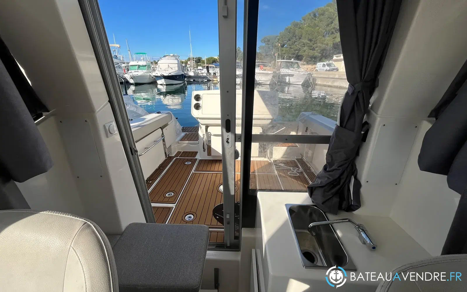 slider 33 Quicksilver Activ 705 Pilothouse