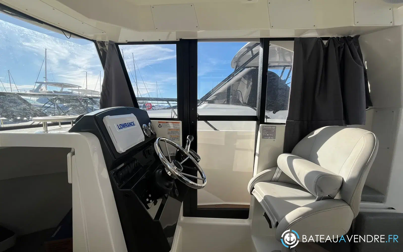 slider 34 Quicksilver Activ 705 Pilothouse