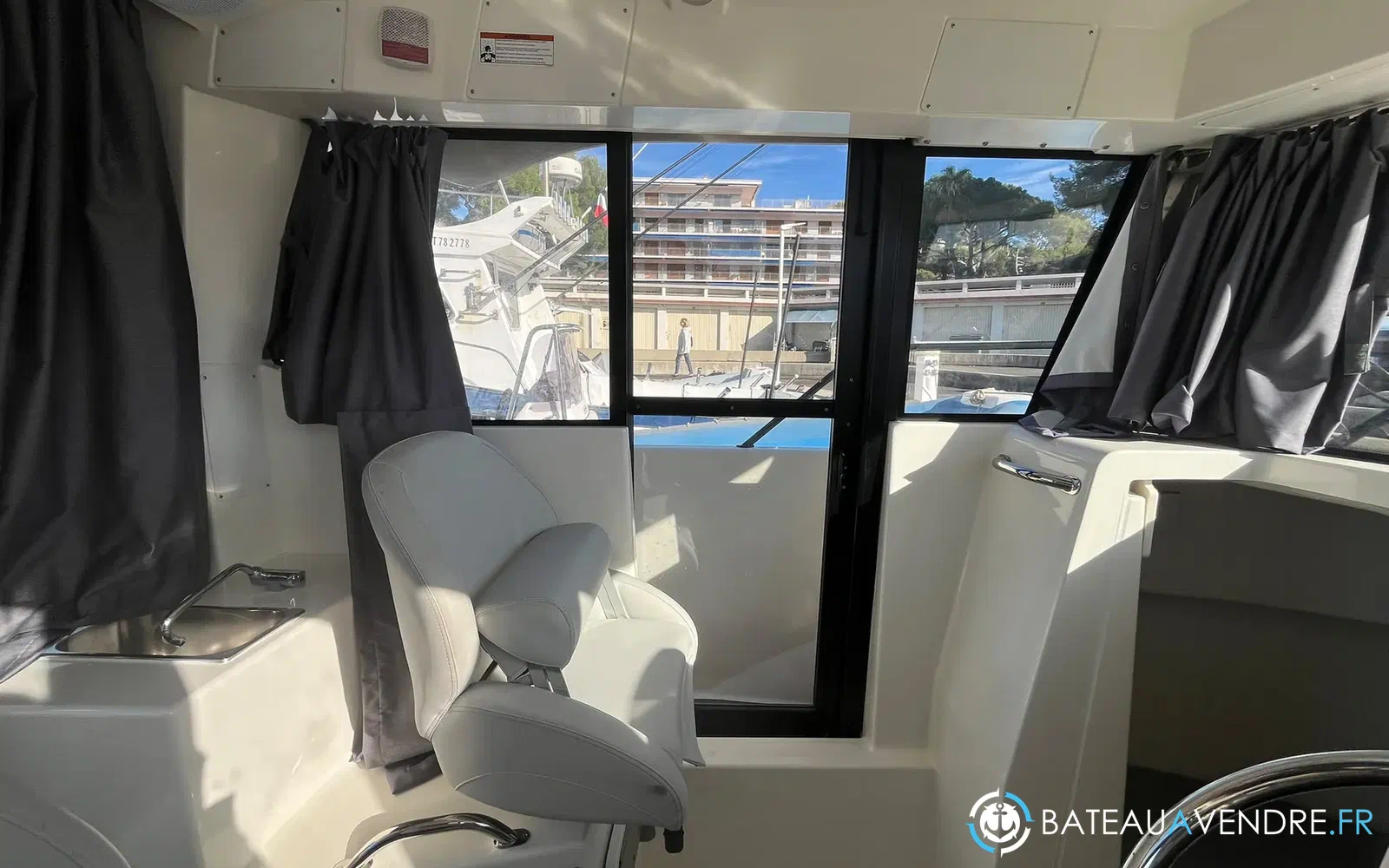 slider 35 Quicksilver Activ 705 Pilothouse