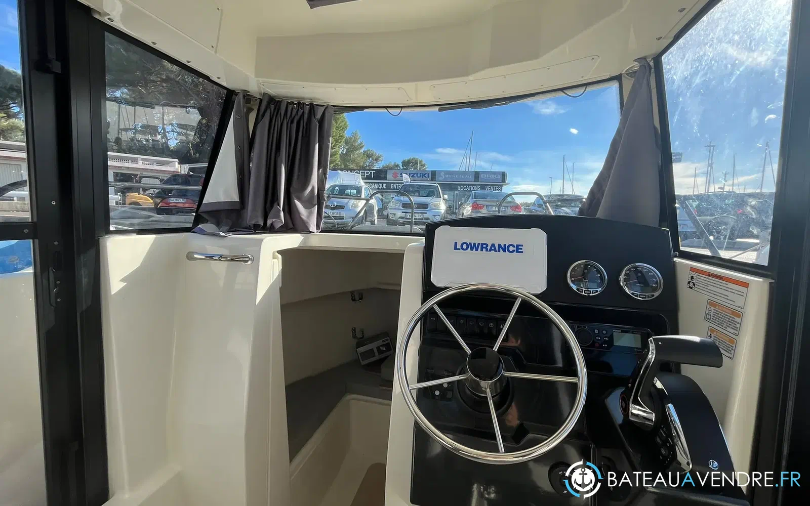 slider 38 Quicksilver Activ 705 Pilothouse