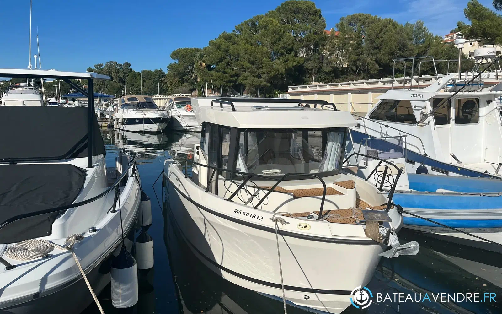 slider 5 Quicksilver Activ 705 Pilothouse