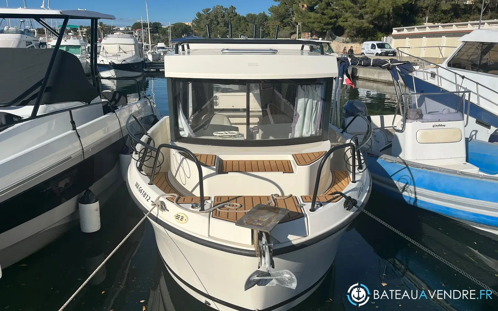 slider 3 Quicksilver Activ 705 Pilothouse