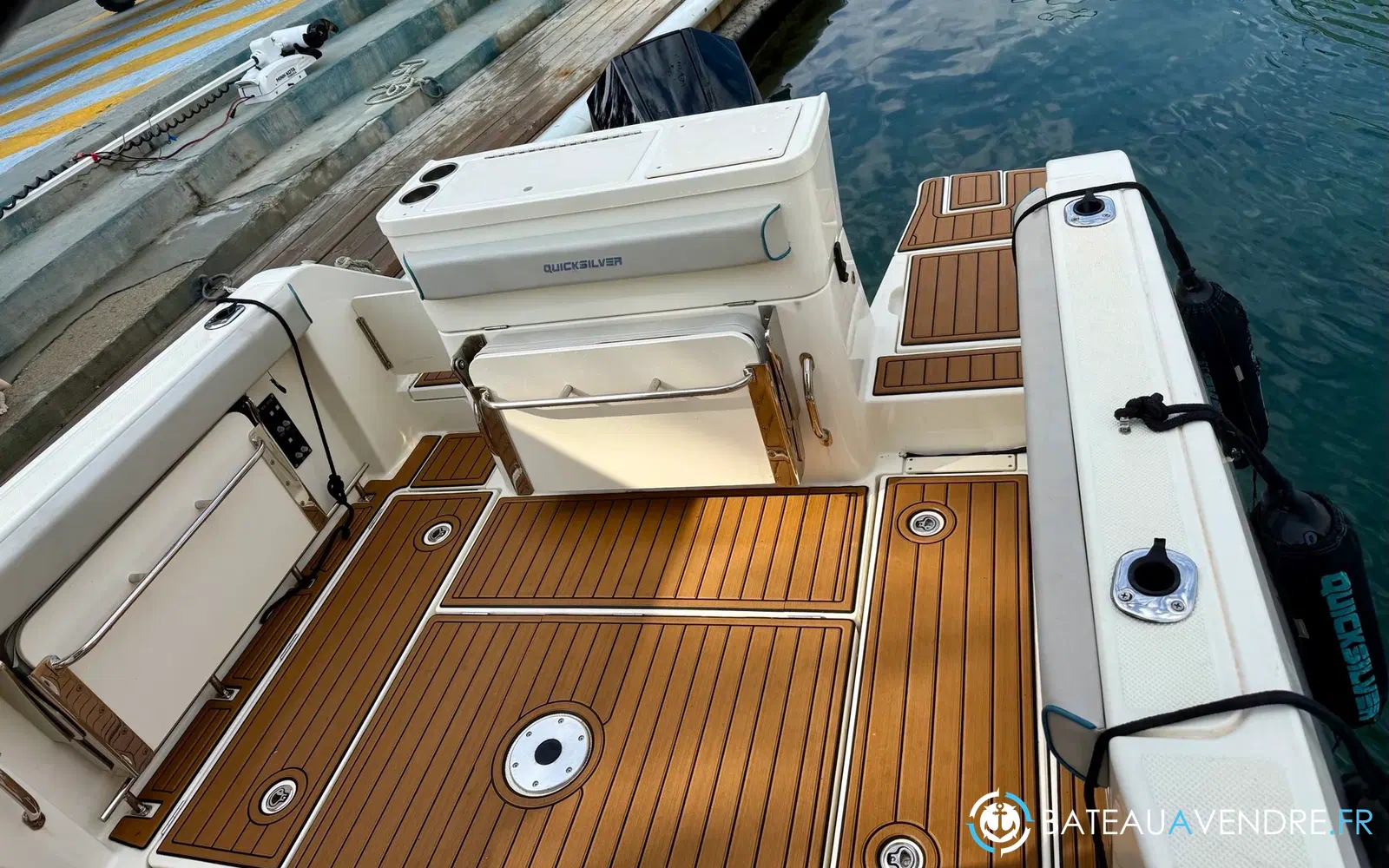 slider 9 Quicksilver Activ 705 Pilothouse