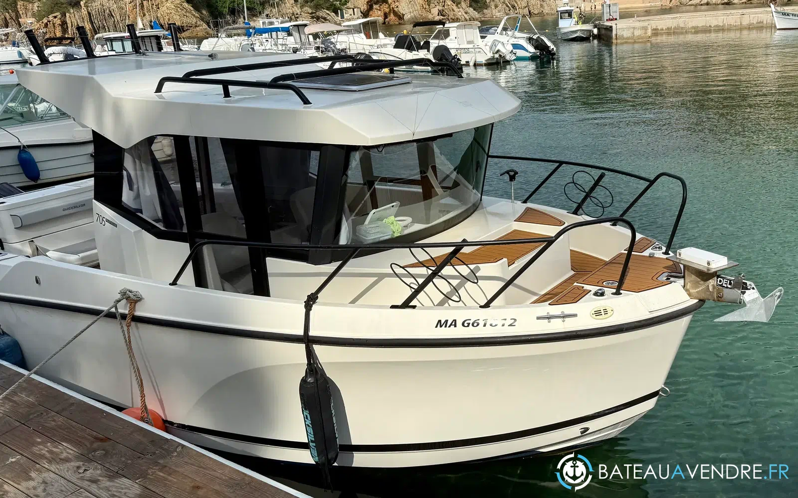 slider 2 Quicksilver Activ 705 Pilothouse
