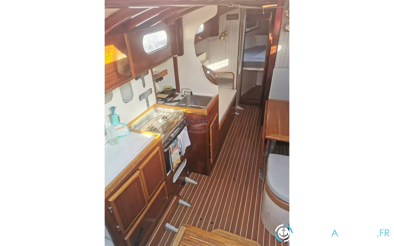 slider 5 Golden Hind 31