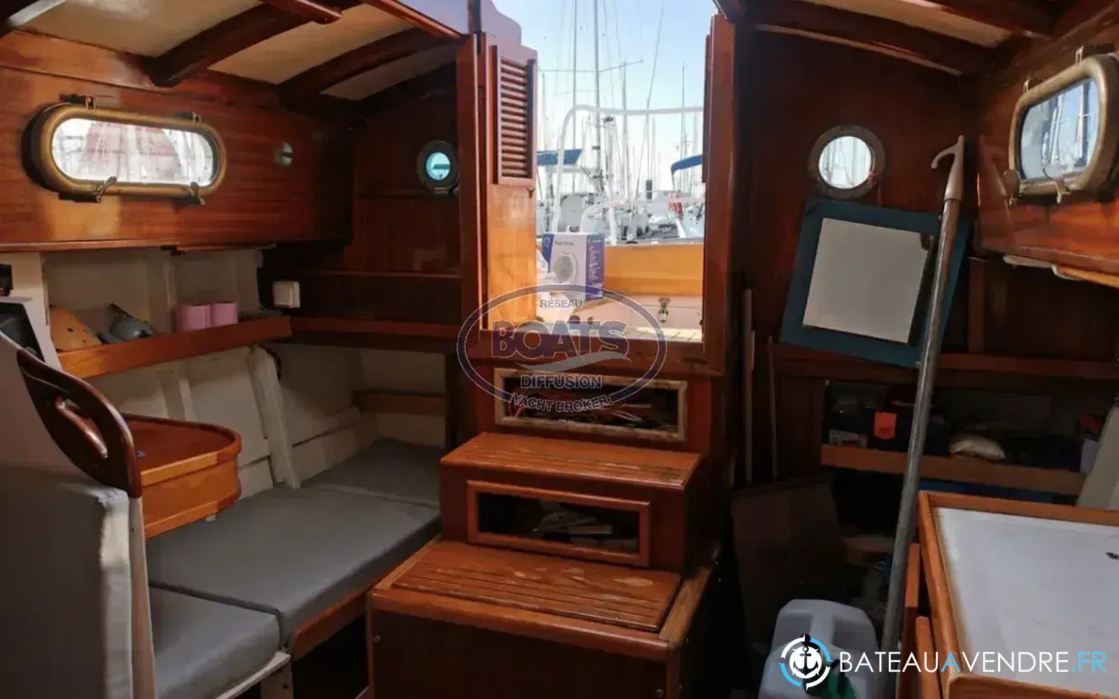 slider 8 Golden Hind 31