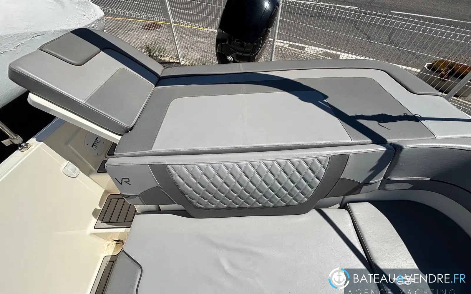slider 9 Bayliner VR5 Cuddy OB