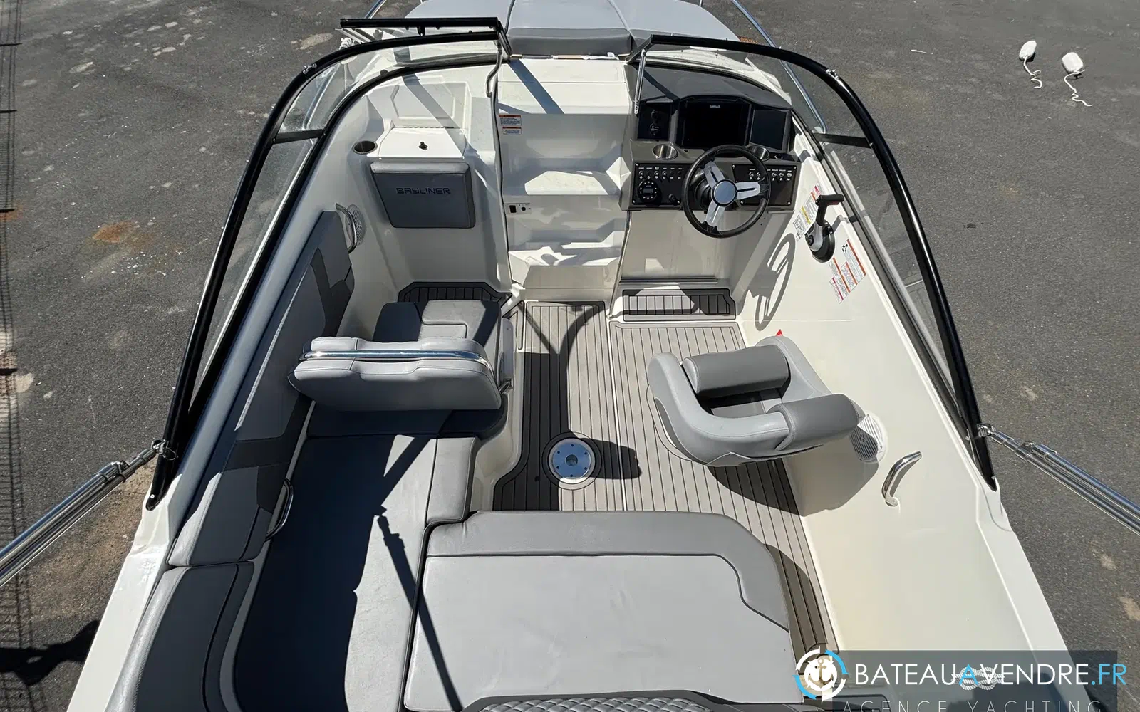 slider 1 Bayliner VR5 Cuddy OB