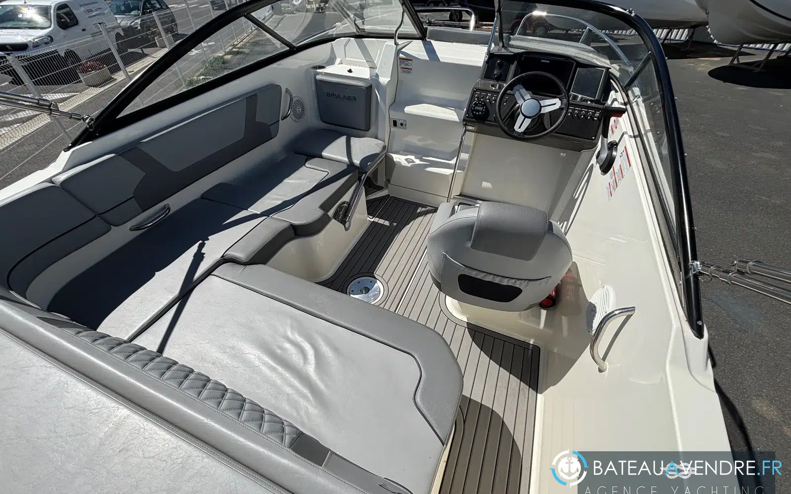 slider 2 Bayliner VR5 Cuddy OB