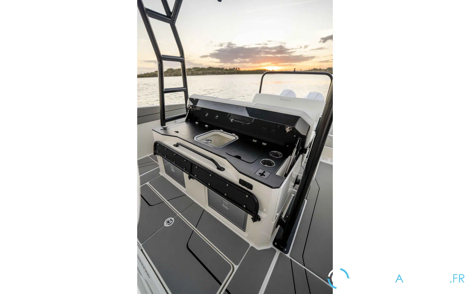 slider 7 Navan T30