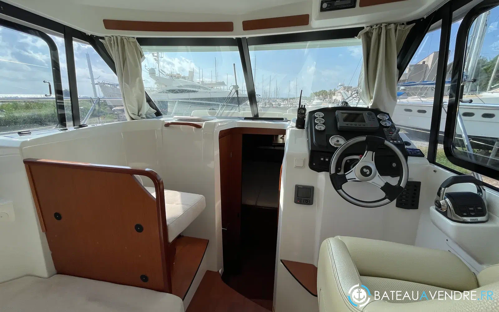 slider 7 Beneteau Antares 30 Fly