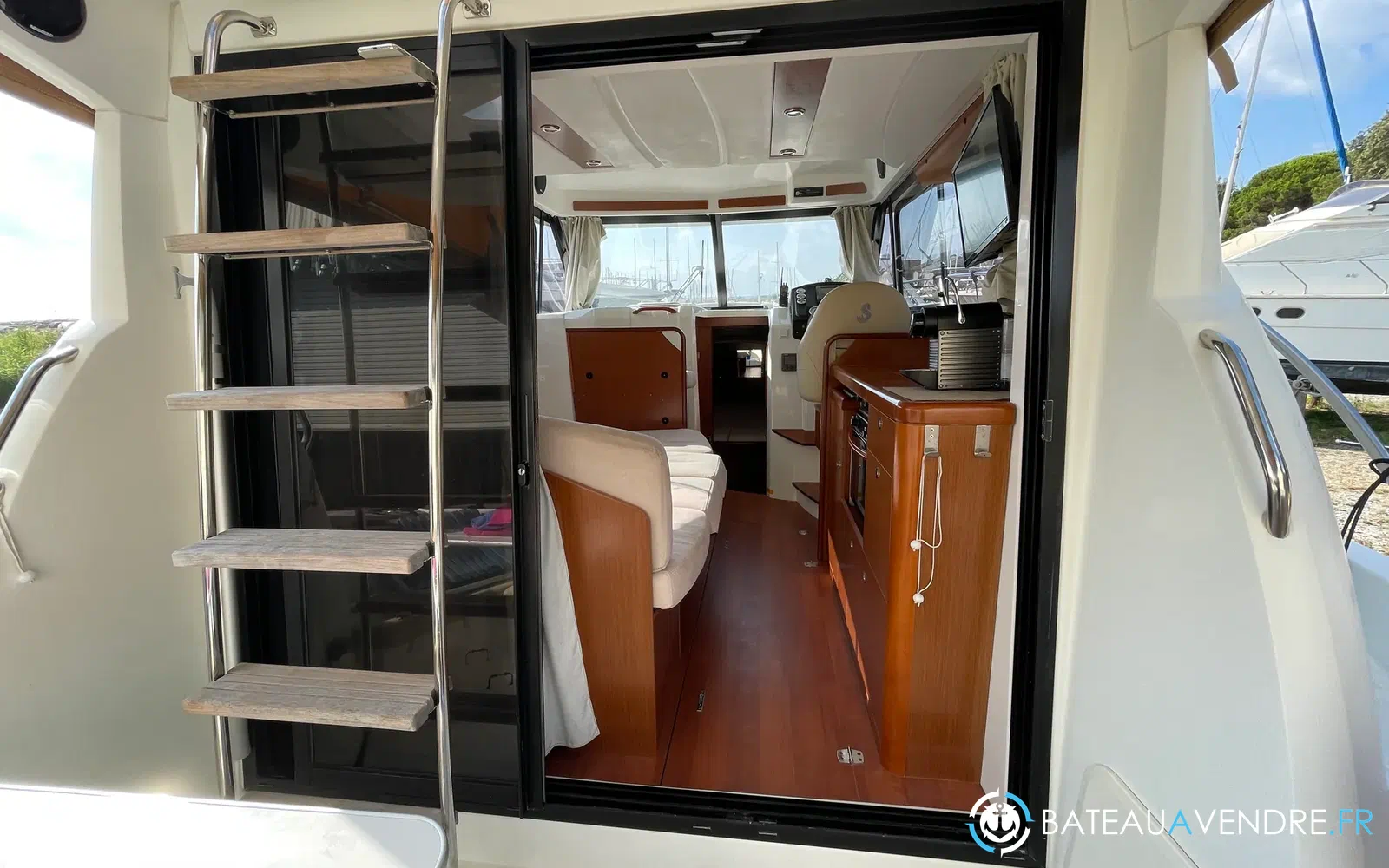 slider 3 Beneteau Antares 30 Fly