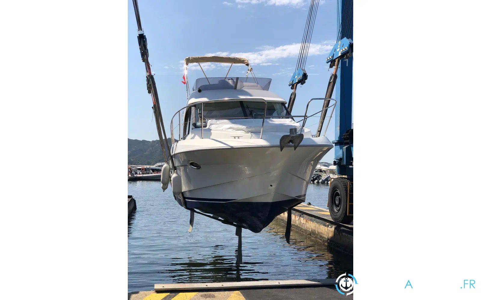 slider 1 Beneteau Antares 30 Fly