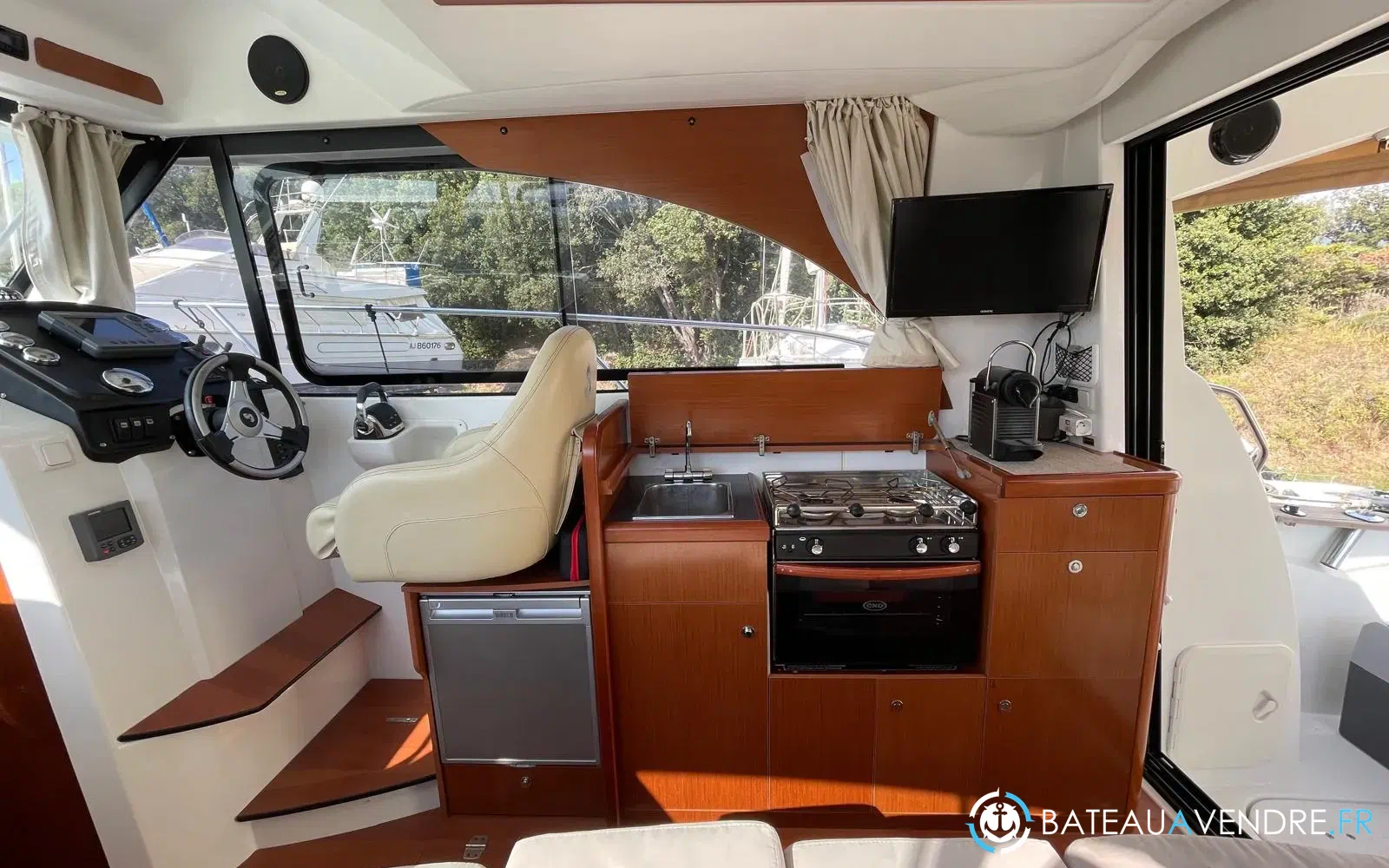 slider 6 Beneteau Antares 30 Fly