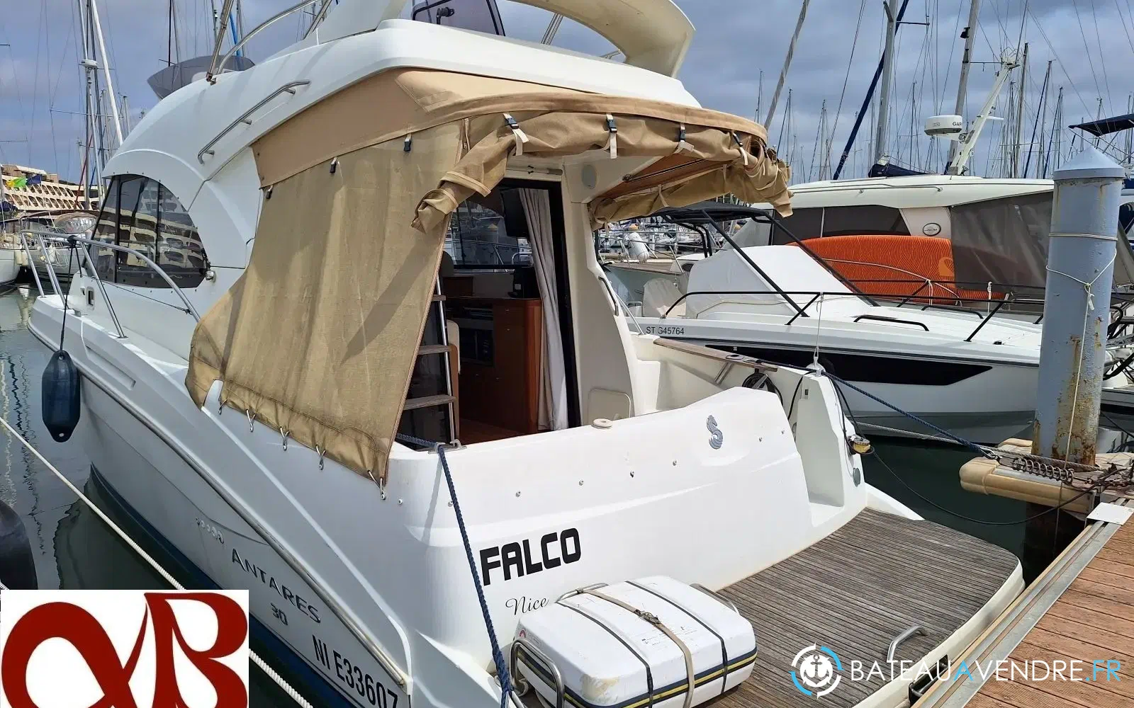 slider 1 Beneteau Antares 30 Fly