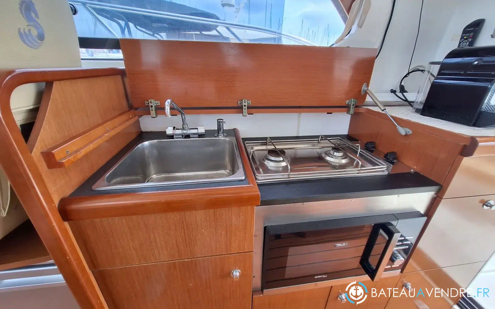 slider 4 Beneteau Antares 30 Fly