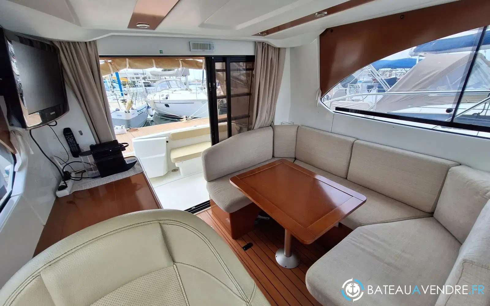 slider 6 Beneteau Antares 30 Fly