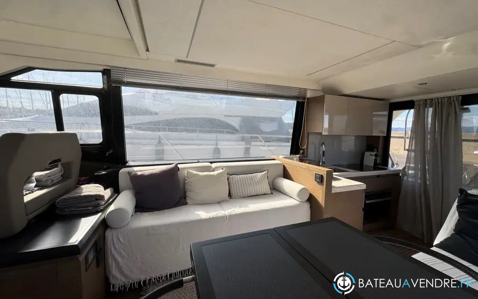 slider 24 Beneteau Monte Carlo 52
