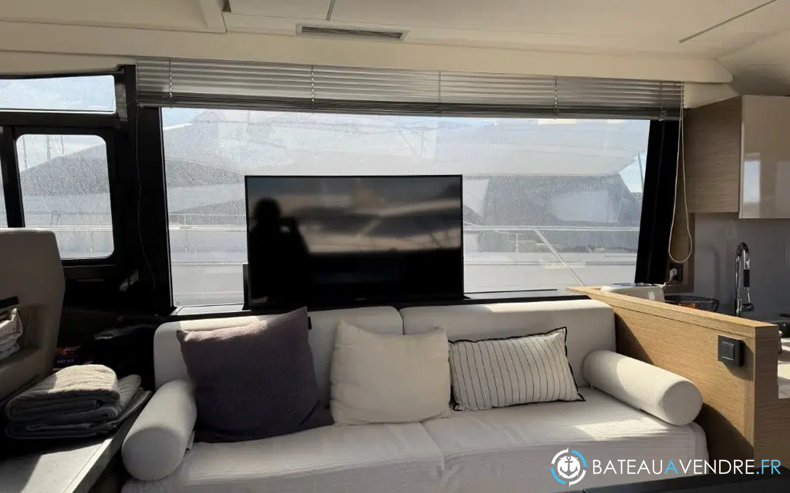 slider 28 Beneteau Monte Carlo 52