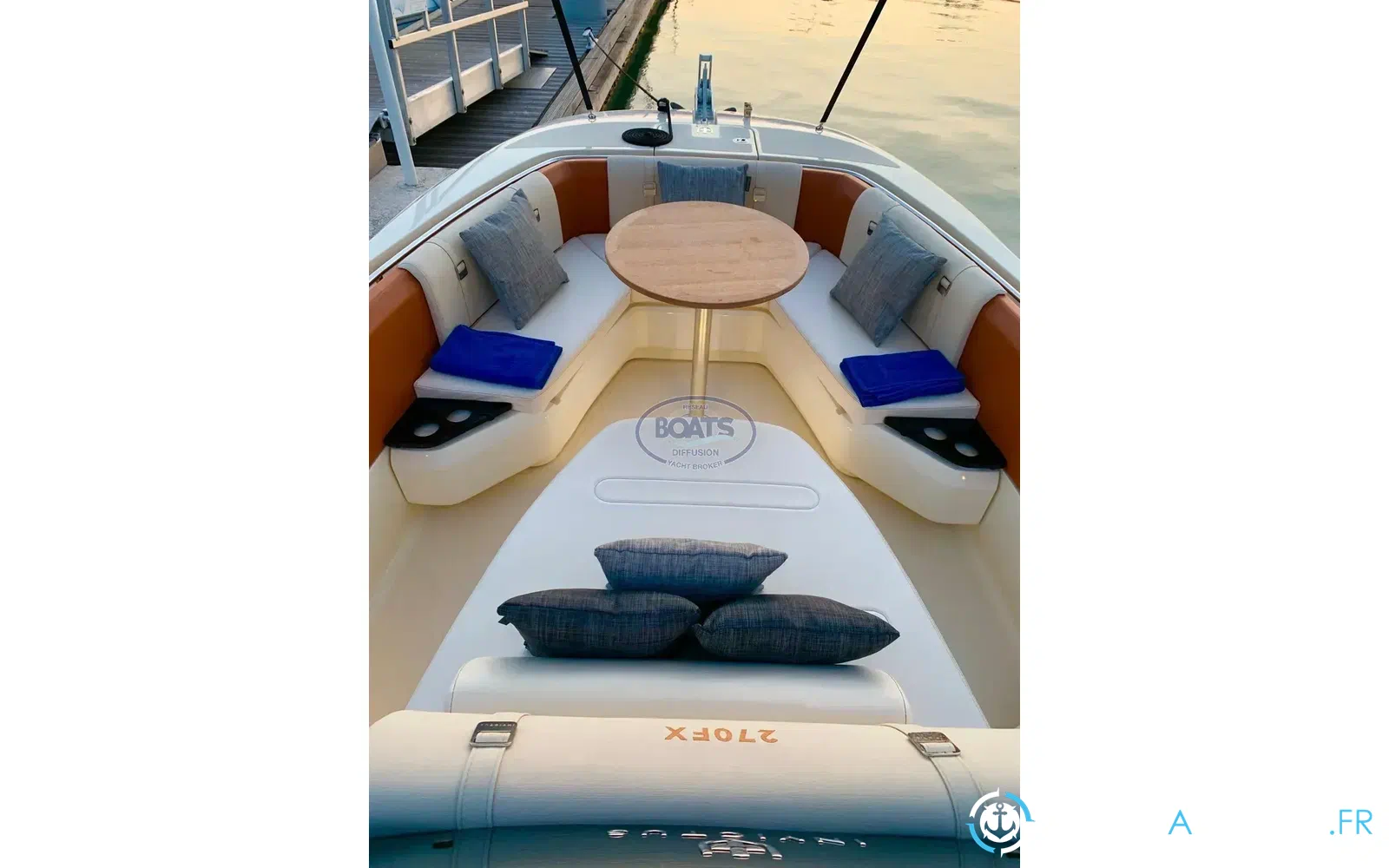 slider 8 Invictus 270 FX