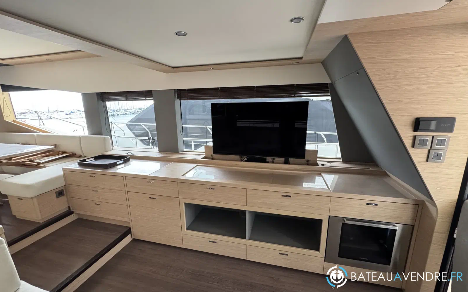 slider 11 Beneteau Grand Trawler 62