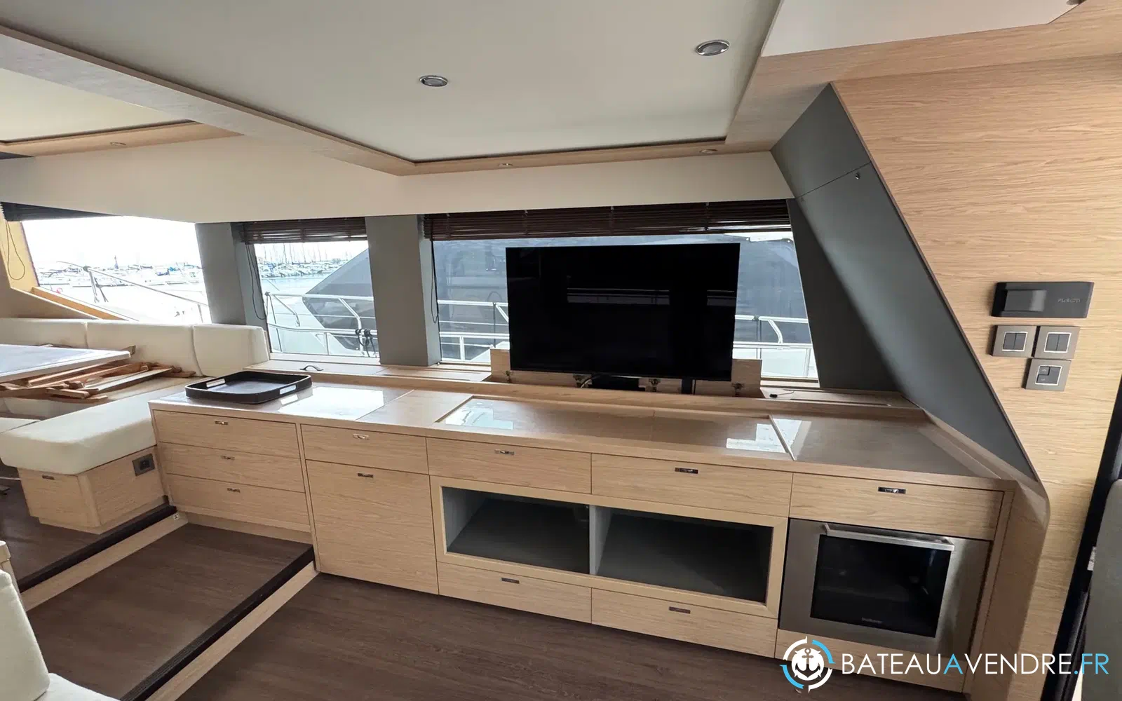 slider 12 Beneteau Grand Trawler 62