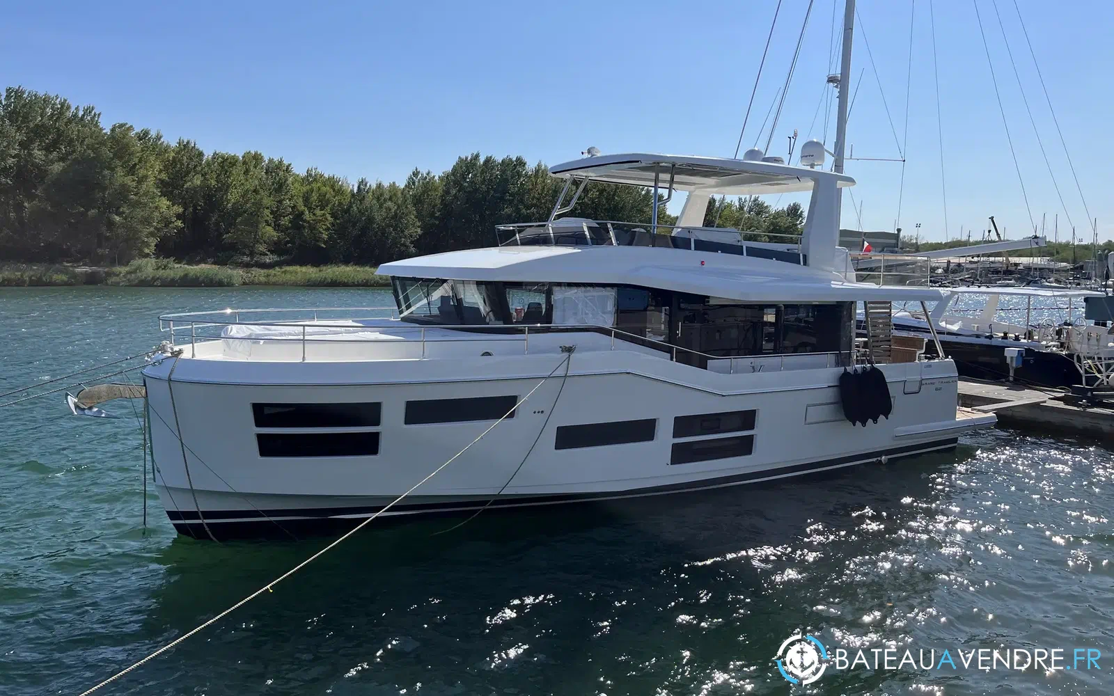 slider 1 Beneteau Grand Trawler 62