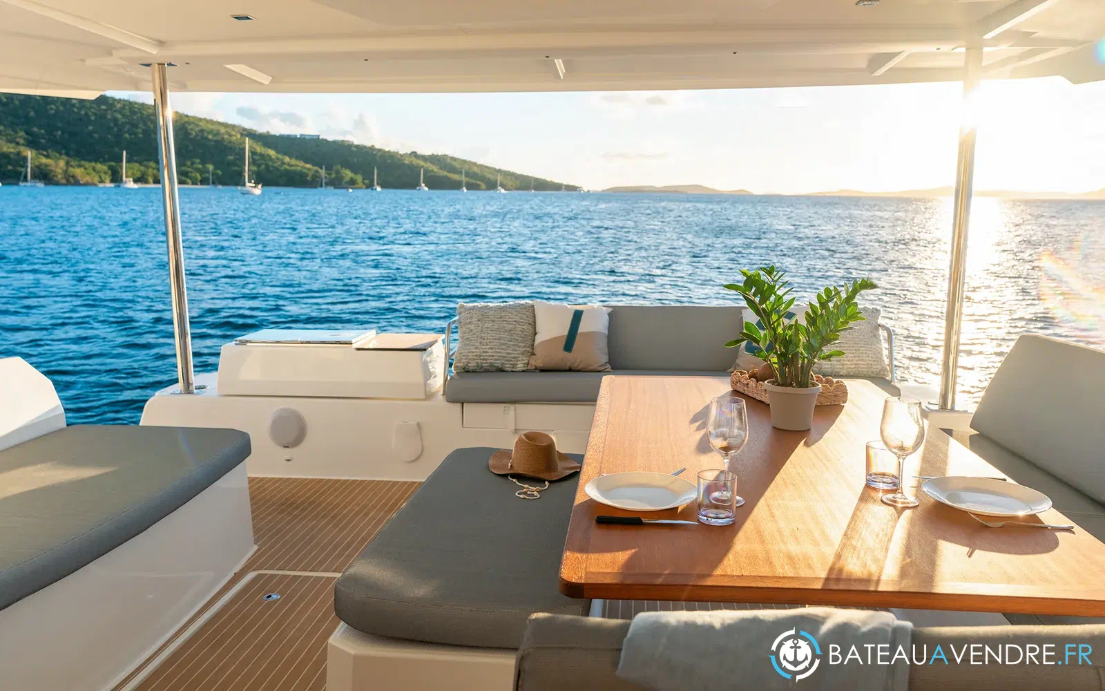 slider 7 Fountaine Pajot Aura 51