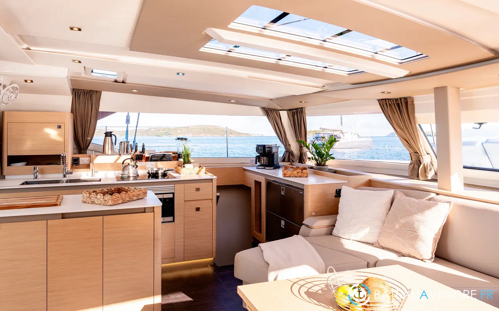 slider 10 Fountaine Pajot Aura 51