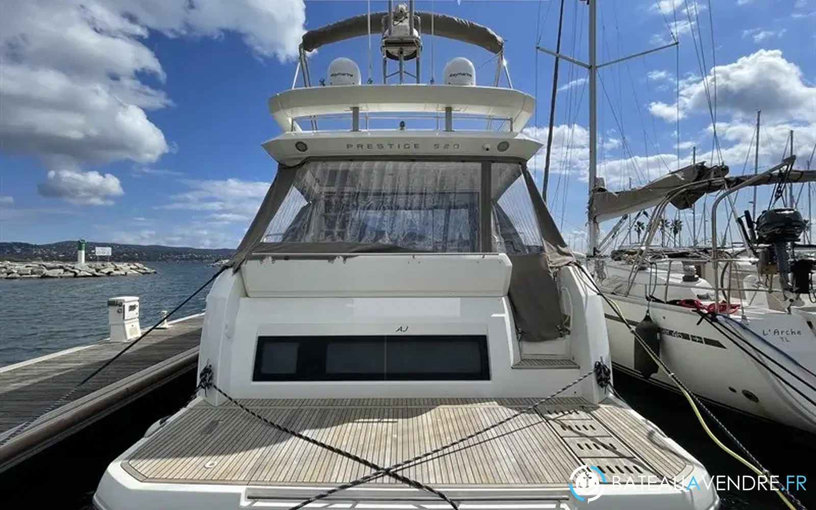 slider 0 Prestige Yachts 520 Fly