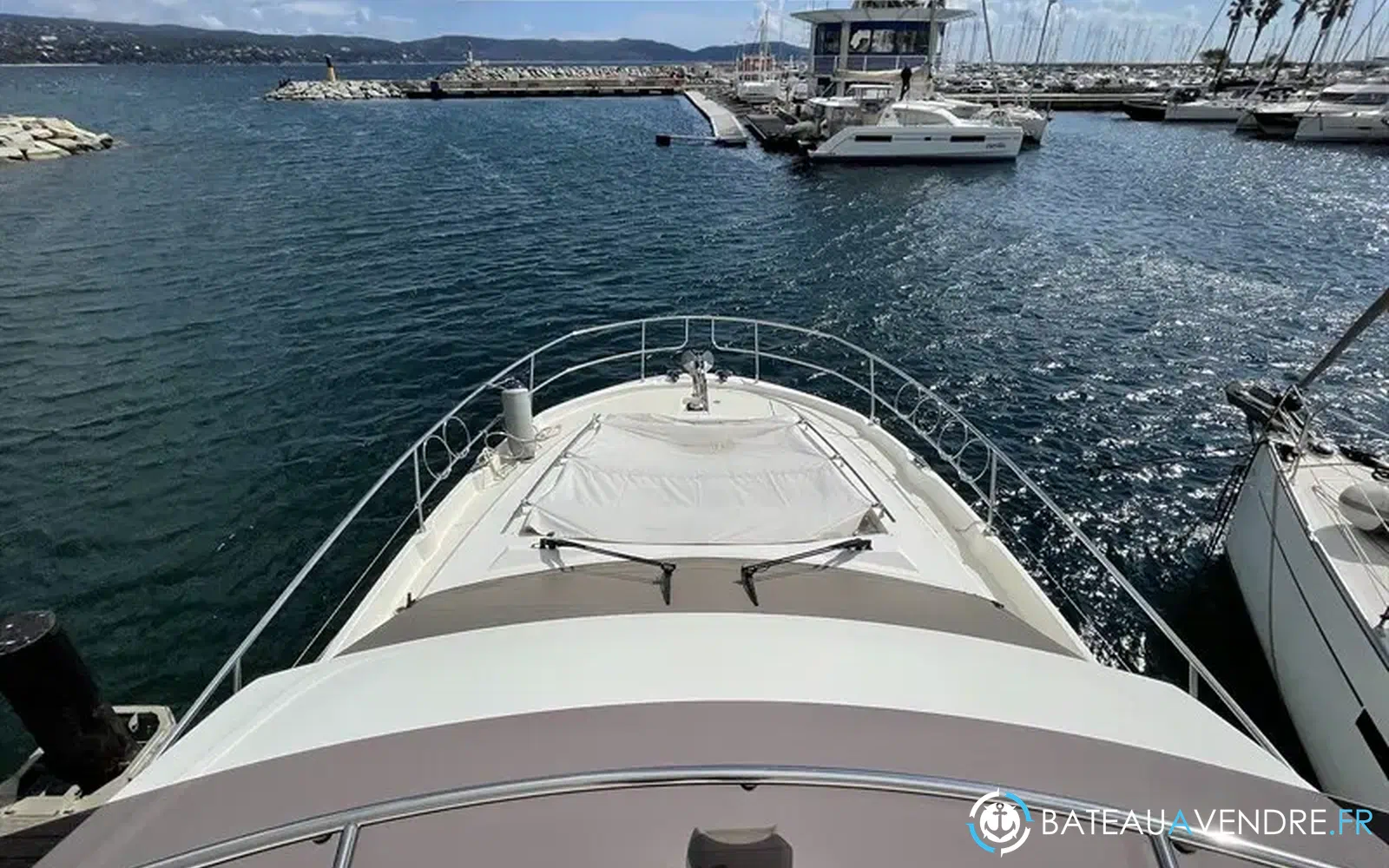 slider 4 Prestige Yachts 520 Fly