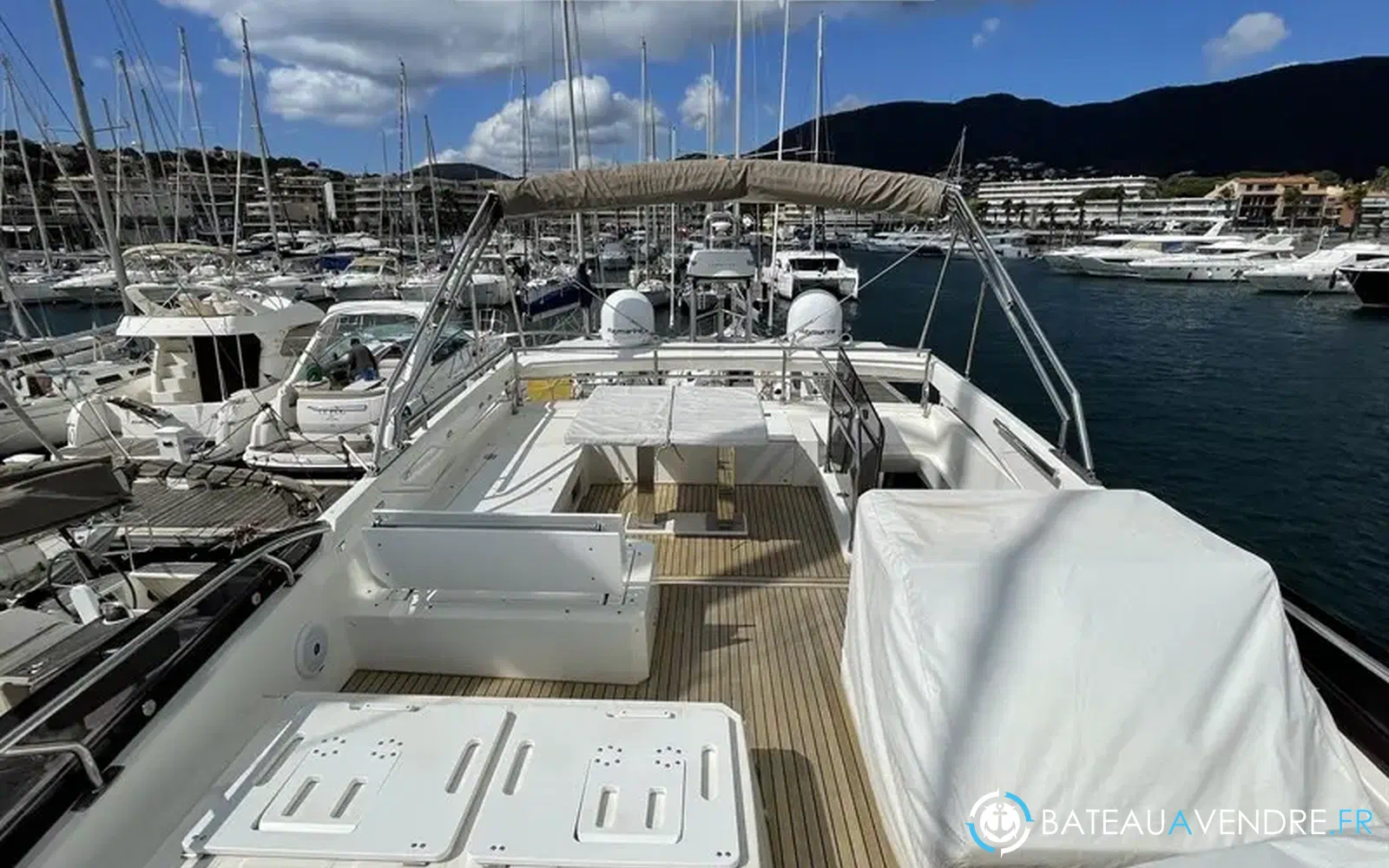 slider 5 Prestige Yachts 520 Fly