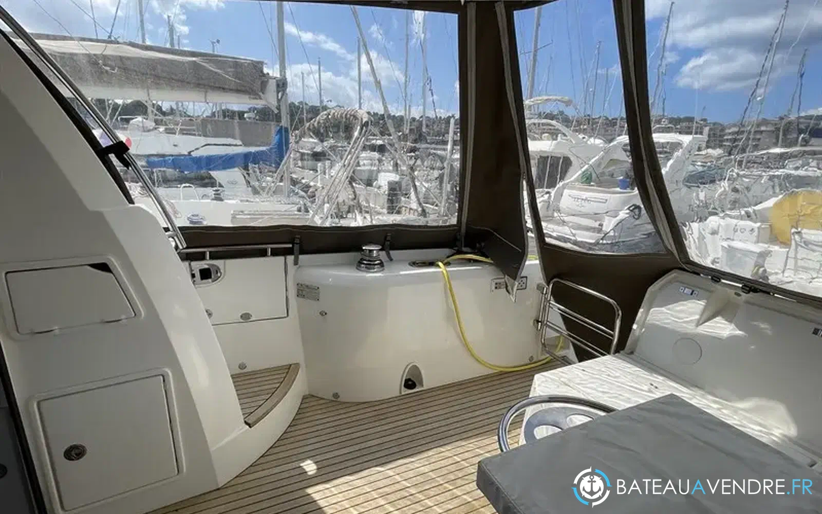 slider 6 Prestige Yachts 520 Fly