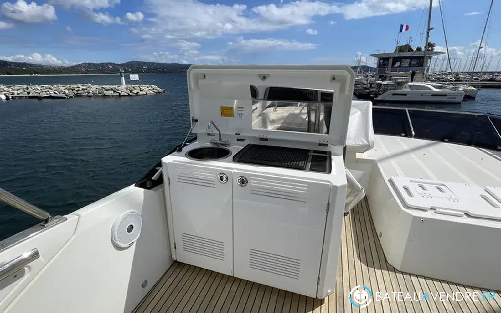 slider 7 Prestige Yachts 520 Fly