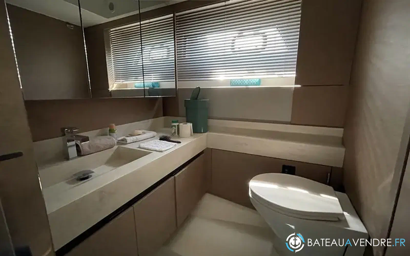 slider 8 Prestige Yachts 520 Fly