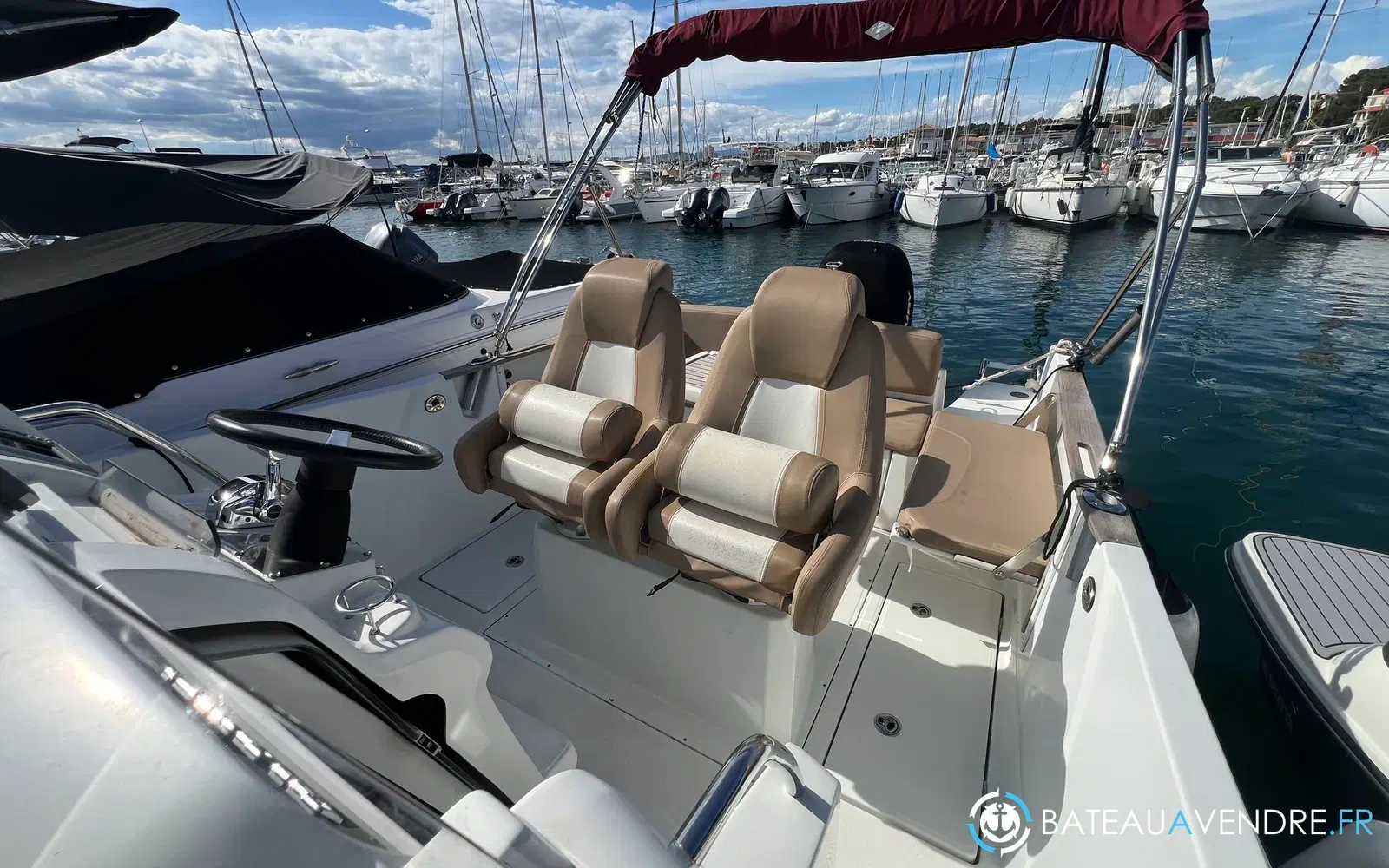 slider 31 Jeanneau Cap Camarat 7.5 CC