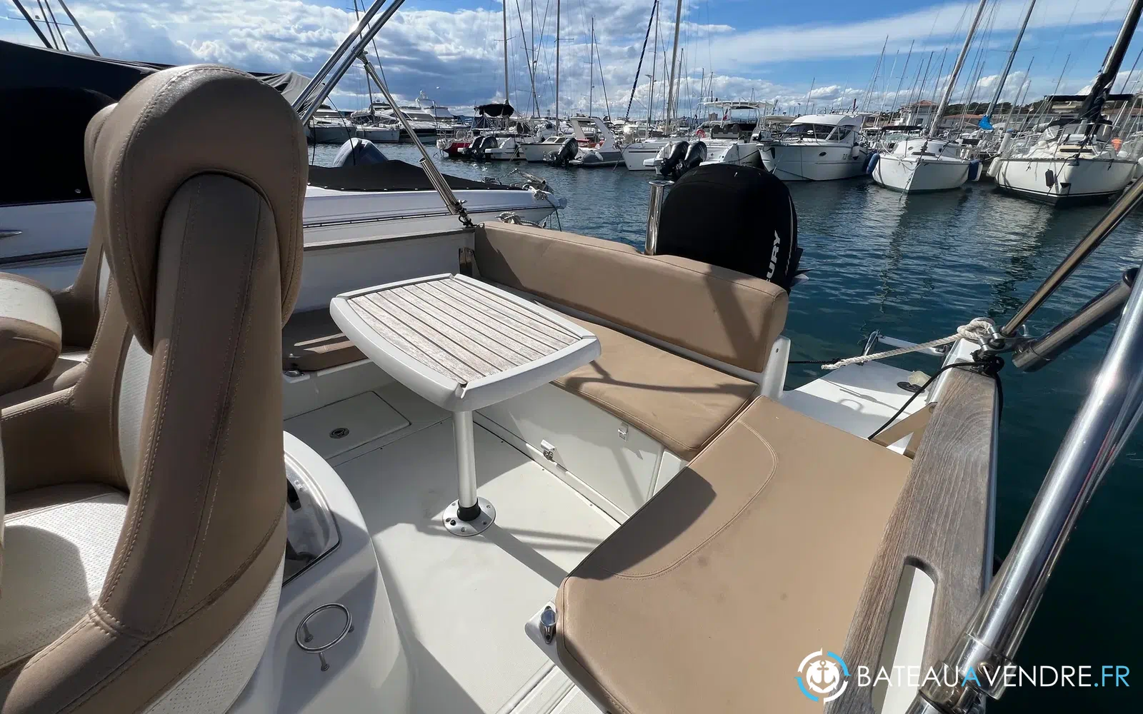 slider 33 Jeanneau Cap Camarat 7.5 CC