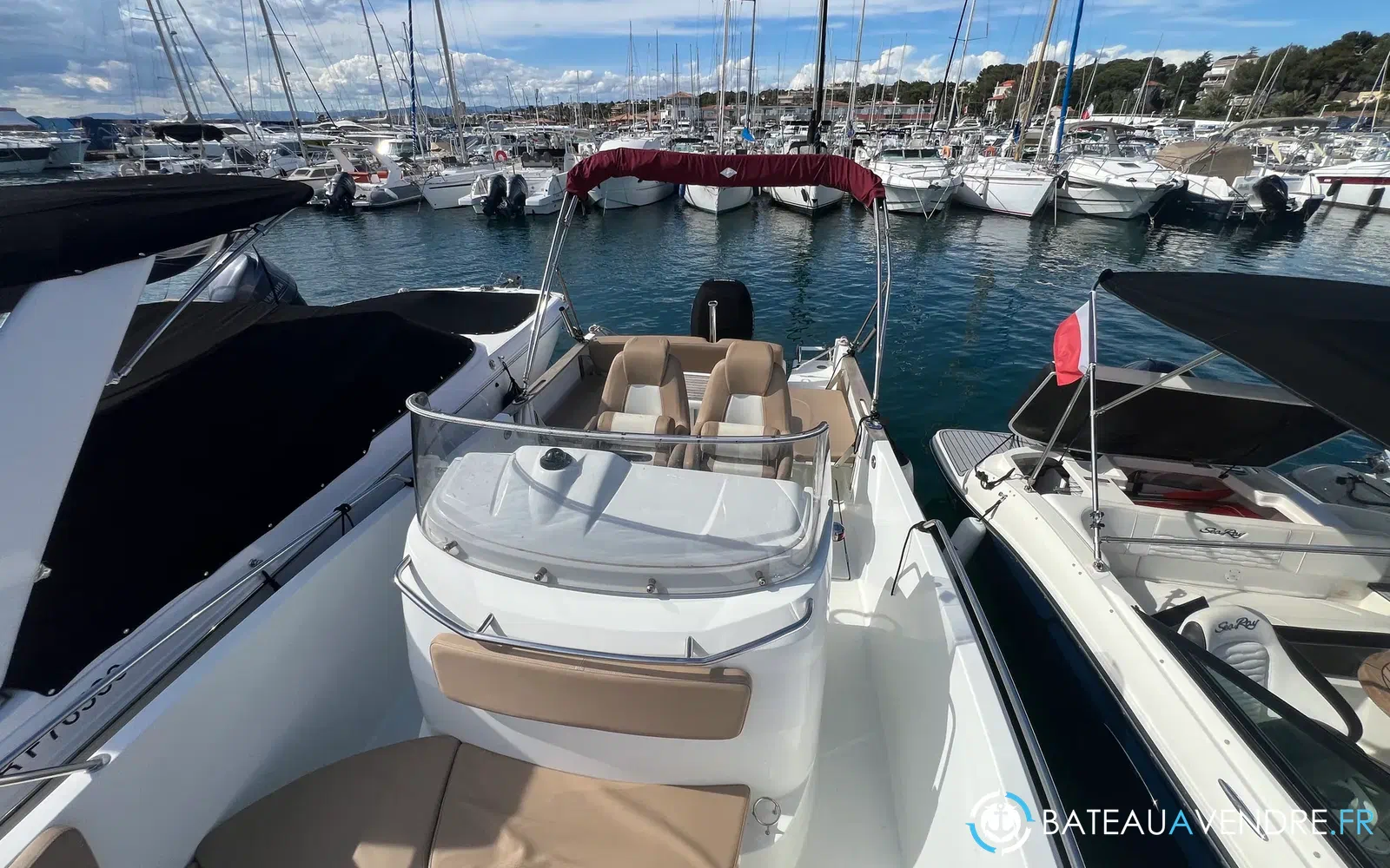slider 43 Jeanneau Cap Camarat 7.5 CC
