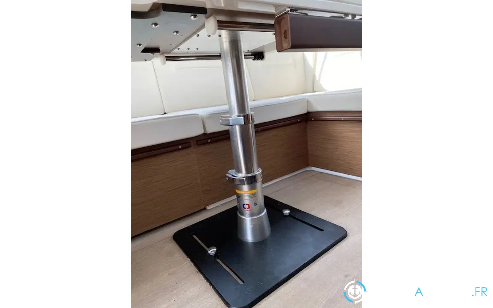 slider 15 Jeanneau NC 37