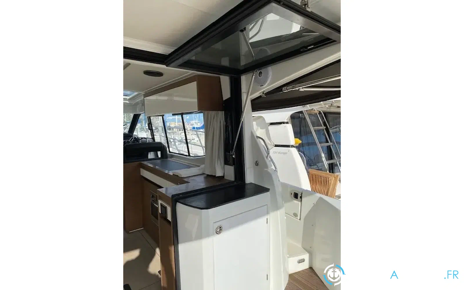slider 2 Jeanneau NC 37