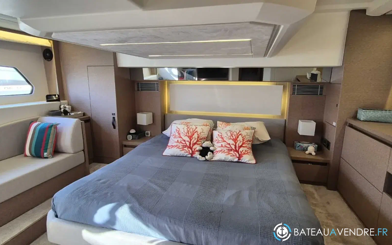 slider 9 Prestige Yachts 460 Fly