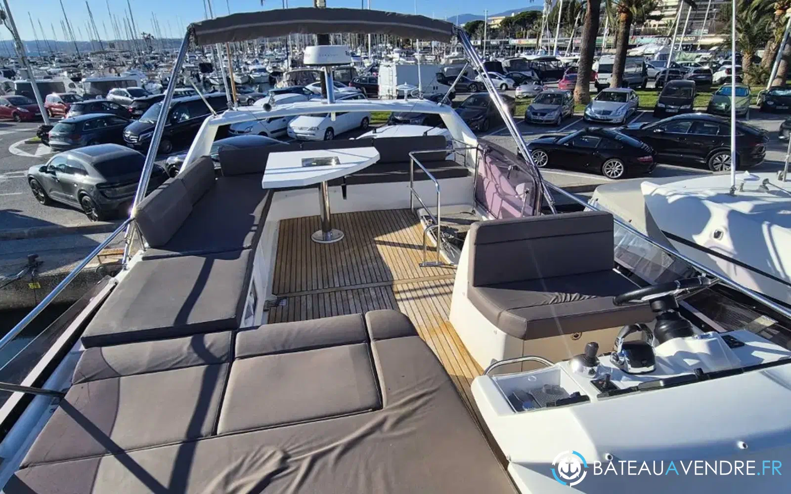 slider 1 Prestige Yachts 460 Fly