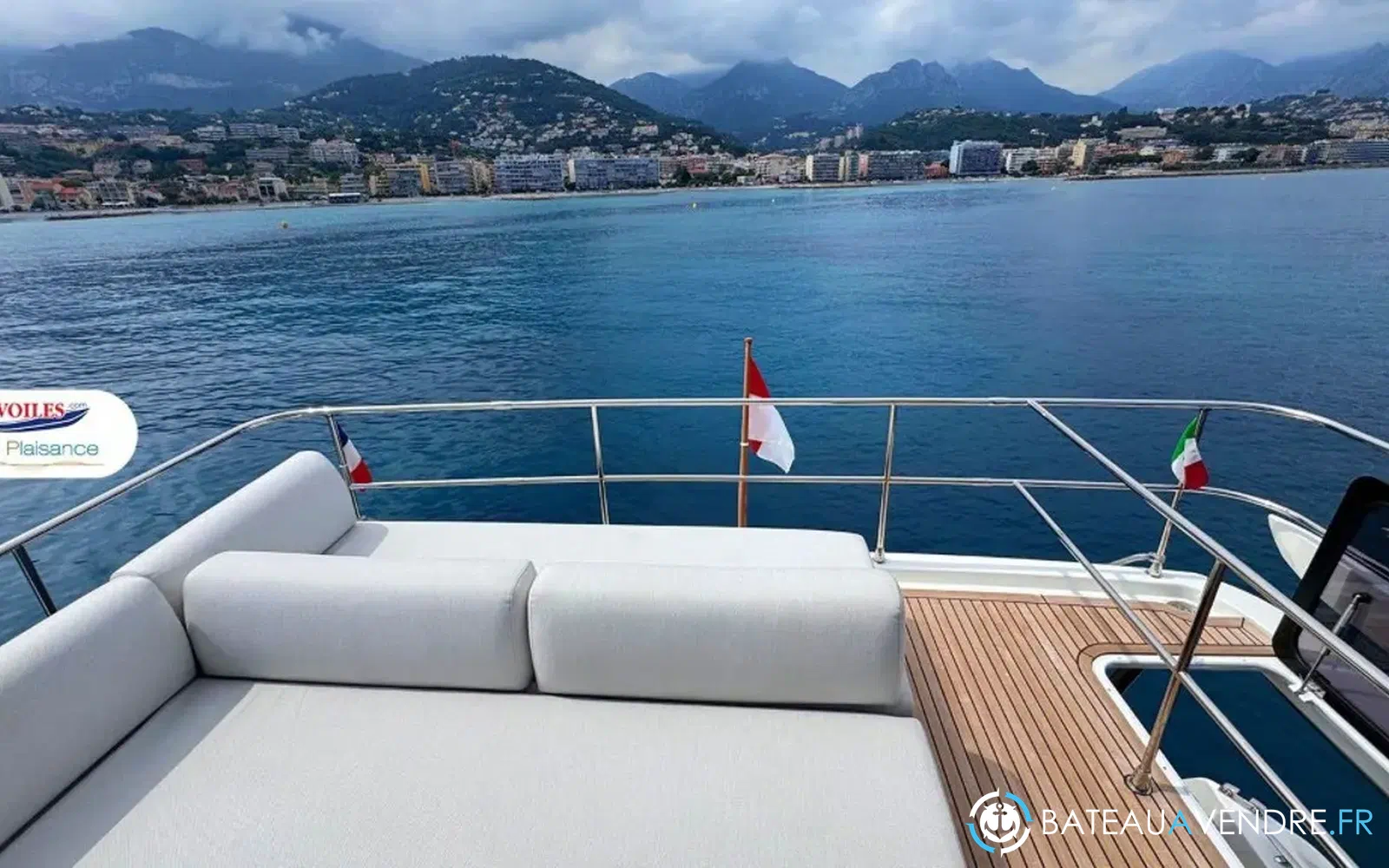 slider 10 Prestige Yachts M48